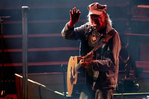 Neil Young delivers a gorgeous, intimate solo show in Los Angeles